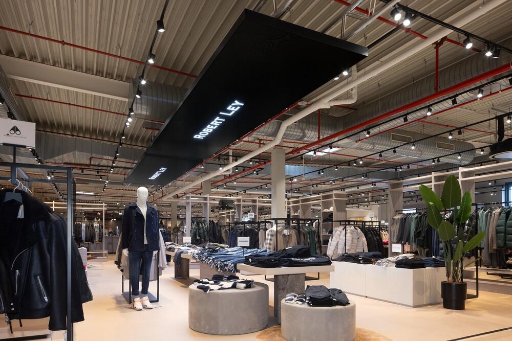 Robert Ley Fashion Store.