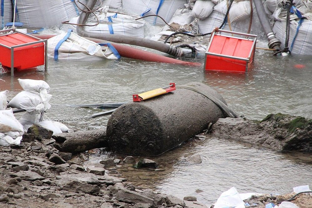 Hauptgrund für die großräumige Evakuierung in Koblenz am 4. Dezember 2011 war eine britische 1,8 Tonnen schwere Luftmine vom Typ HC 4.000 LB mit 1,5 Tonnen Torpex-Sprengstoff.