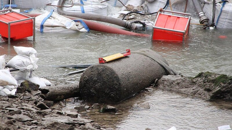 Hauptgrund für die großräumige Evakuierung in Koblenz am 4. Dezember 2011 war eine britische 1,8 Tonnen schwere Luftmine vom Typ HC 4.000 LB mit 1,5 Tonnen Torpex-Sprengstoff.