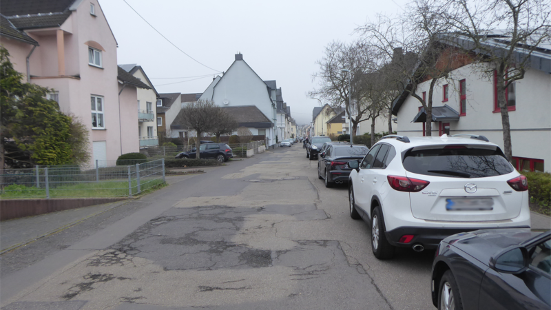 Die Straßenschäden in der Gulisastraße in Koblenz-Güls werden im Zuge des Ausbaus beseitigt.