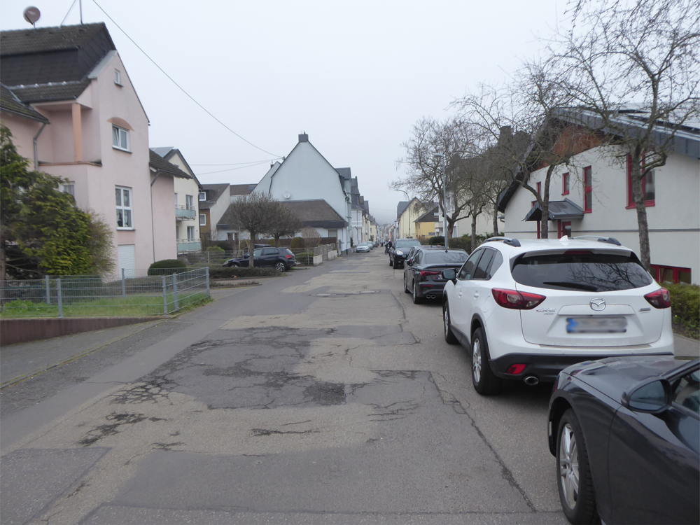 Die Straßenschäden in der Gulisastraße in Koblenz-Güls werden im Zuge des Ausbaus beseitigt.