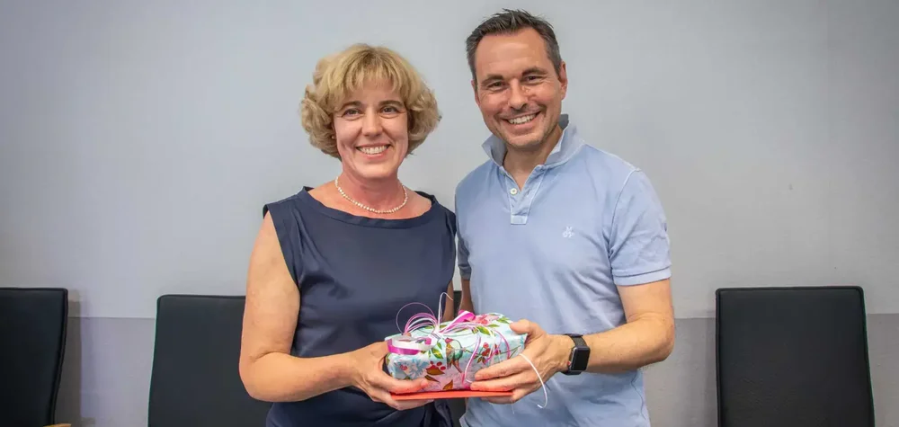 Der Koblenzer Oberbürgermeister David Langner (rechts) begrüßte die neue Bürgermeisterin Dr. Dagmar Kranz (links) an ihrem ersten Tag im neuen Amt. Der Koblenzer Oberbürgermeister David Langner (rechts) begrüßte die neue Bürgermeisterin Dr. Dagmar Kranz (links) an ihrem ersten Tag im neuen Amt.