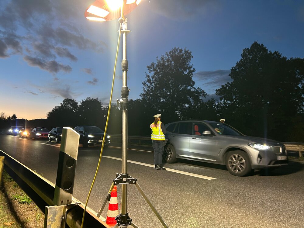 Nächtliche Großkontrolle der Polizei auf der B9