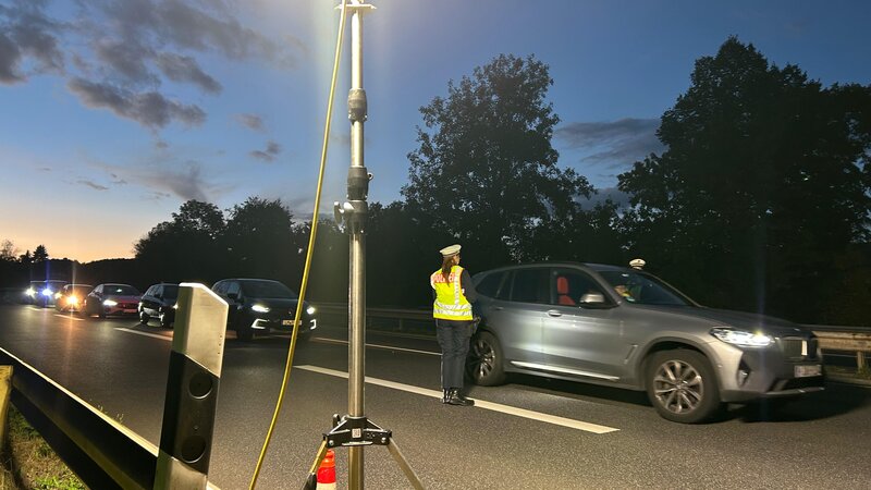 Nächtliche Großkontrolle der Polizei auf der B9