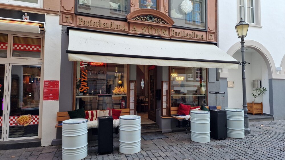 Das „SprizzAtelier“ bringt mit einem Fokus auf Sprizz-Getränken, auch in regionalen Varianten, italienisches Flair nach Koblenz.