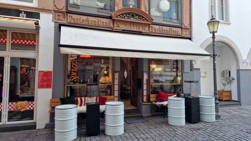 Das „SprizzAtelier“ bringt mit einem Fokus auf Sprizz-Getränken, auch in regionalen Varianten, italienisches Flair nach Koblenz.