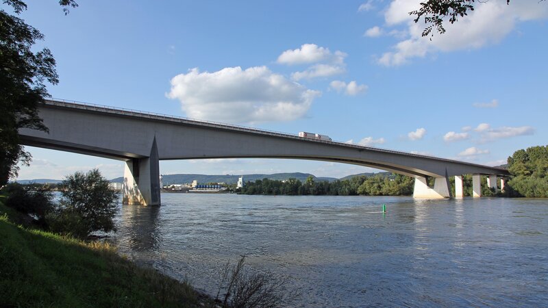 Die Bendorfer Brücke bei Koblenz.