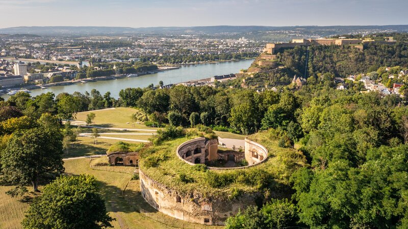 Fort Asterstein und die Festung Ehrenbreitstein in Koblenz.