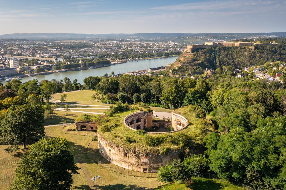 Fort Asterstein und die Festung Ehrenbreitstein in Koblenz.