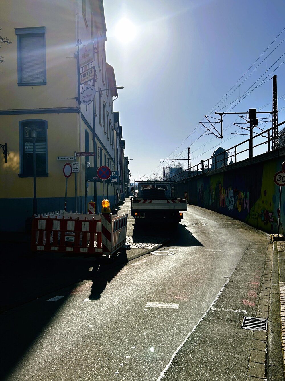 Wegen eines Wasserrohrbruchs muss die Bürgermeister-Müller-Straße gesperrt werden.