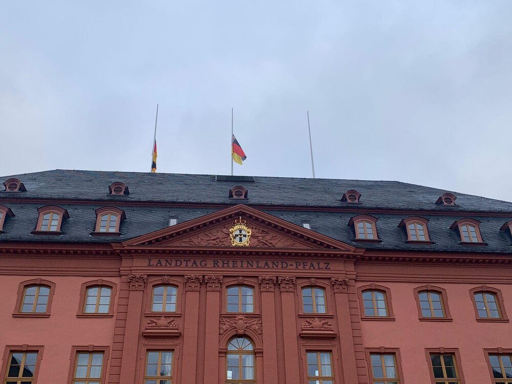 Flaggen halbmast Landtag Flaggen halbmast Landtag