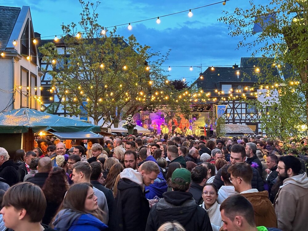 Das Blütenfest 2024 in Güls war gut besucht. Das Blütenfest 2024 in Güls war gut besucht.