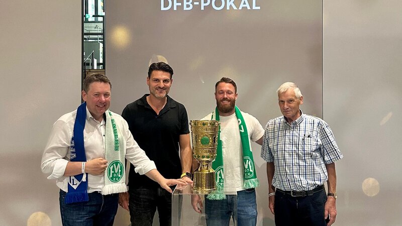 Die Engerser Delegation im Deutschen Fußballmuseum in Dortmund.