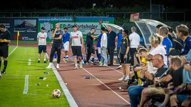 Auf der Bank des FC Cosmos Koblenz nimmt ein neuer Cheftrainer Platz.