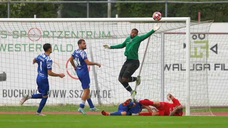 Torwart Josué Duverger in Aktion.