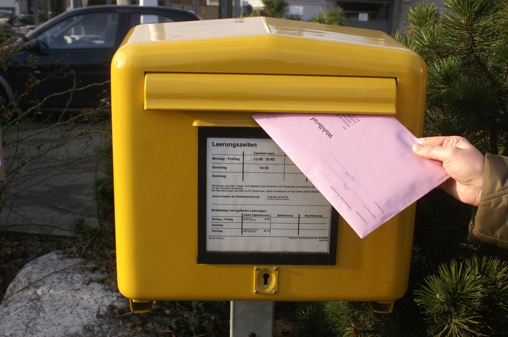 Rechtzeitig an die Briefwahl denken. Rechtzeitig an die Briefwahl denken.