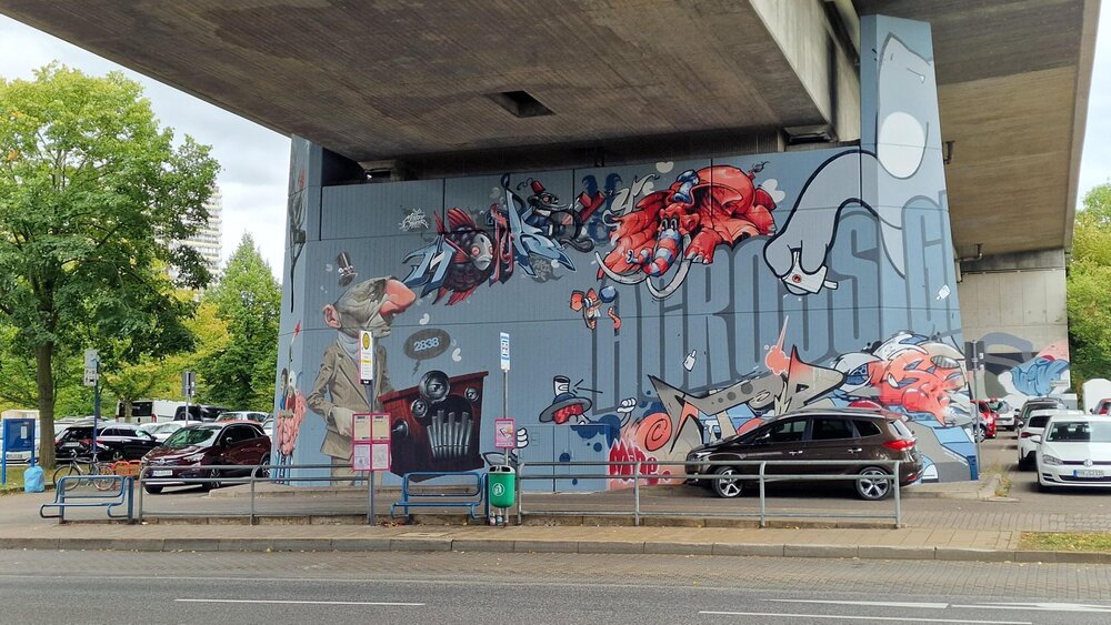 "Across Generations" heißt das neue Kunstwerk an der Kurt-Schumacher-Brücke in Koblenz.