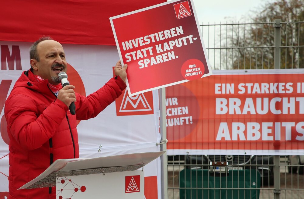 Ali Yener (IG Metall Koblenz/Foto) verweist für den Standort Koblenz auf eine Zukunfts- und  Transformationsvereinbarung, die bei Stabilus bis 2028 geschlossen worden ist.