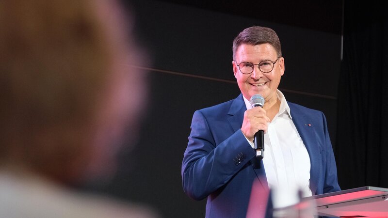 Matthias Nester verabschiedet sich nach 15 Jahren als Vorstandsvorsitzender der Sparkasse Koblenz in den Ruhestand.