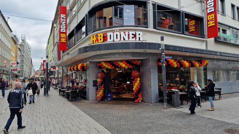 HB Döner hat in der Koblenzer Löhrstraße eröffnet.