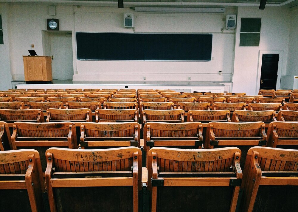 Was tun, wenn das Studium ins Stocken gerät? Die Arbeitsagentur berät. Was tun, wenn das Studium ins Stocken gerät? Die Arbeitsagentur berät.