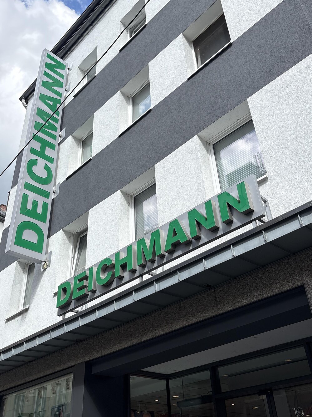 Das aus Essen stammende Unternehmen Deichmann soll innerhalb der Koblenzer Löhrstraße umziehen.