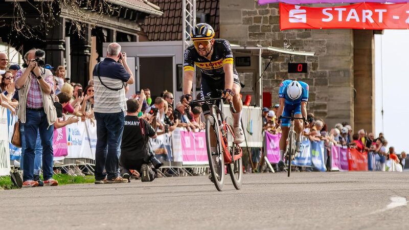 So wie hier wollen Fahrer des Koblenzer Teams Lotto Kern-Haus PSD Bank auch in der am Wochenende beginnenden Saison 2025 in der Rad-Bundesliga um Siege sprinten.