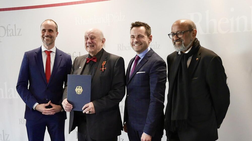 Dirk Crecelius mit Bundesverdienstkreuz am Bande geehrt