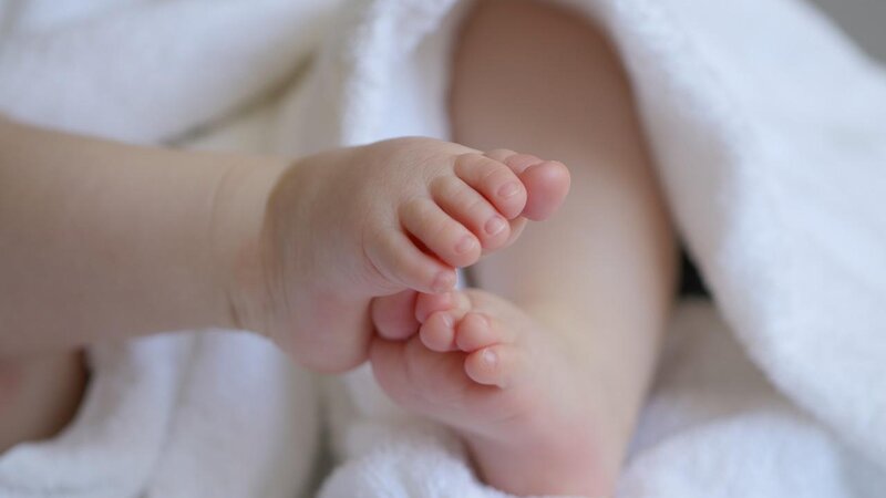Foto kleiner Babybeinchen