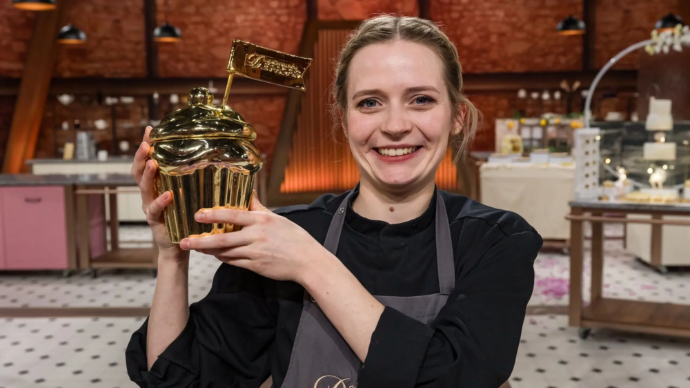 Rowena ist Bäckerin des Jahres bei "Das große Backen - Die Profis". Rowena ist Bäckerin des Jahres bei "Das große Backen - Die Profis".