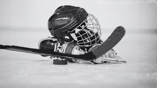 Eishockey (Symbolbild) Eishockey-Skandal in Neuwied: Das sagen die Vereine zur Massenschlägerei