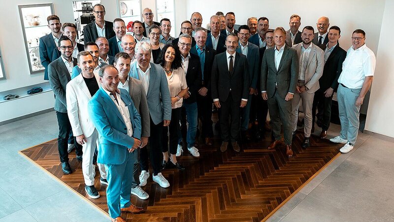 Übernahme der LöhrGruppe durch die Van Mossel Automotive Group offiziell abgeschlossen.