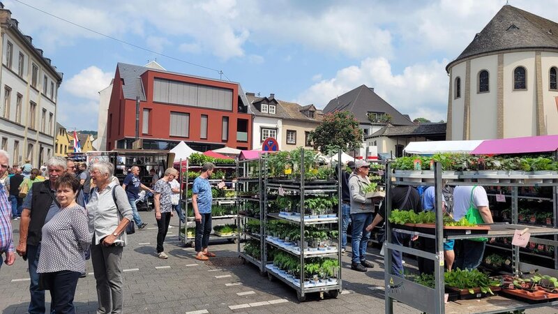 Die Stadt Bendorf lädt zum traditionellen Bauern- und Gartenmarkt in die Innenstadt ein.