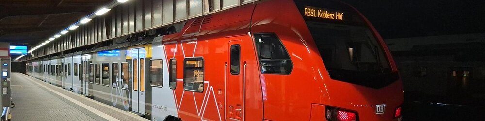 Die Triebwagen vom Typ FLIRT 3 XL sind seit Ende 2025 auf den Regionalbahnlinien RB 81 zwischen Koblenz und Trier unterwegs. Die Triebwagen vom Typ FLIRT 3 XL sind seit Ende 2025 auf den Regionalbahnlinien RB 81 zwischen Koblenz und Trier unterwegs.