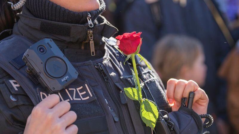 Die Polizei zieht nach eigener Einschätzung eine sehr erfreuliche Bilanz zum Rosenmontag.