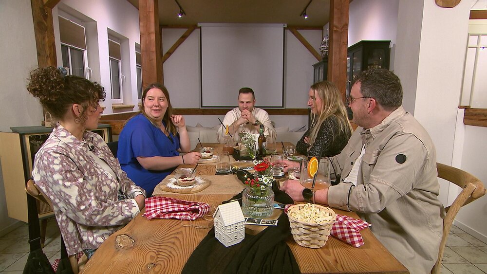 Fünf Hobbyköche aus Koblenz und Umgebung treten bei der VOX-Show „Das perfekte Dinner“ gegeneinander an. Fünf Hobbyköche aus Koblenz und Umgebung treten bei der VOX-Show „Das perfekte Dinner“ gegeneinander an.