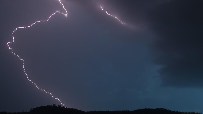 Der Deutsche Wetterdienst spricht von möglichen schweren Gewitterlagen.