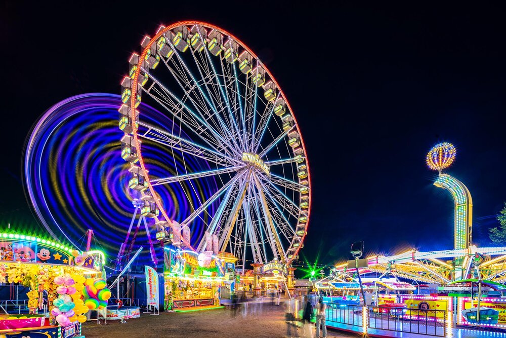 Die Heddesdorfer Pfingstkirmes, eines der größten und traditionsreichsten Volksfeste am Mittelrhein. Die Heddesdorfer Pfingstkirmes, eines der größten und traditionsreichsten Volksfeste am Mittelrhein.