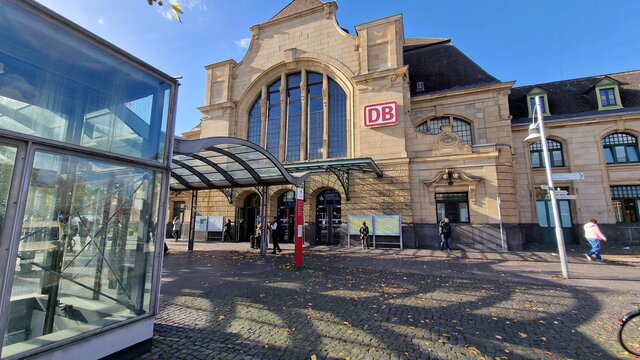 Der Koblenzer Hauptbahnhof. Neue Stolperschwelle erinnert am Koblenzer Hauptbahnhof an Deportationen