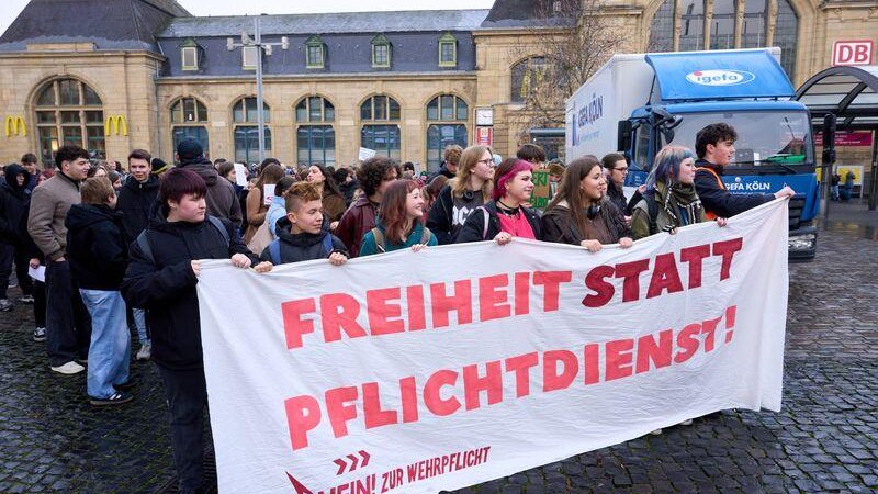 In Koblenz kamen bei dem Schülerstreik rund 200 Menschen zusammen.