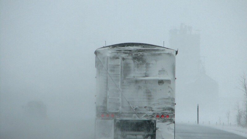 Der Wintereinbruch sorgte auf der A3 im Westerwald für einen LKW-Unfall. Die Fahrbahn in Richtung Frankfurt war stundenlang gesperrt. (Symbolbild)