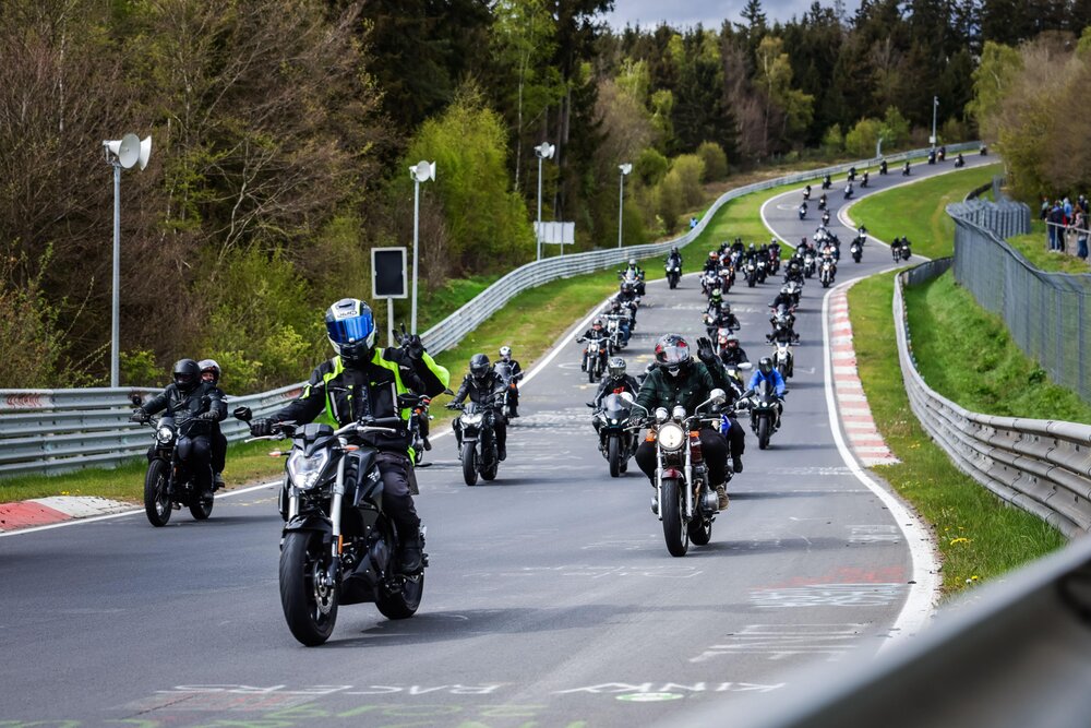 Ein Highlight für Biker: Tausende Motorradfahrer werden beim traditionellen Saisonauftakt „Anlassen“ auf der Nürburgring-Nordschleife erwartet. Ein Highlight für Biker: Tausende Motorradfahrer werden beim traditionellen Saisonauftakt „Anlassen“ auf der Nürburgring-Nordschleife erwartet.