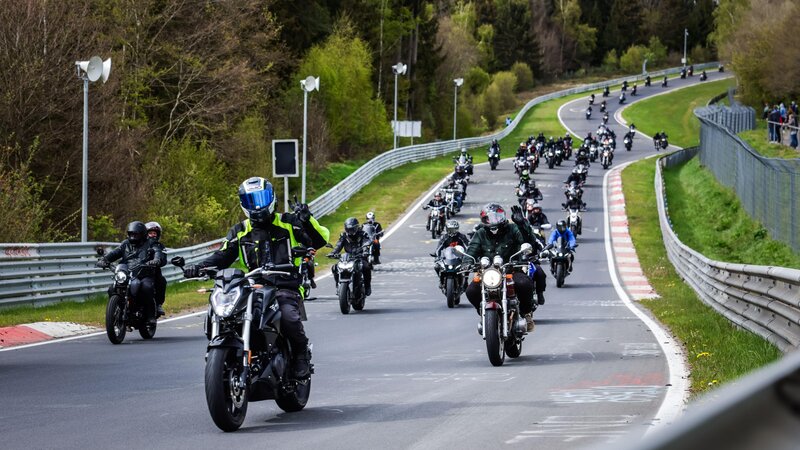 Ein Highlight für Biker: Tausende Motorradfahrer werden beim traditionellen Saisonauftakt „Anlassen“ auf der Nürburgring-Nordschleife erwartet.