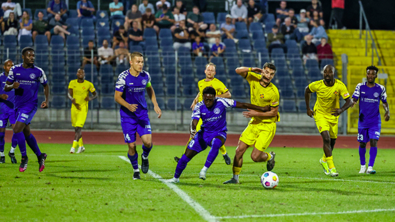 Ein Lokalduell, dass es wohlmöglich auch nächste Saison an Ort und Stelle geben wird. Cosmos Koblenz gegen TuS Koblenz im Stadion Oberwerth.