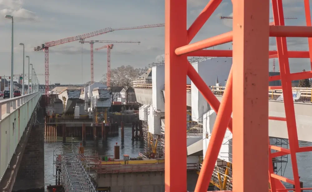 Ausblick auf die Bauarbeiten: Baustellenführung Pfaffendorfer Brücke. Ausblick auf die Bauarbeiten: Baustellenführung Pfaffendorfer Brücke.