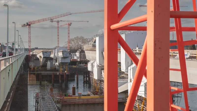 Ausblick auf die Bauarbeiten: Baustellenführung Pfaffendorfer Brücke.