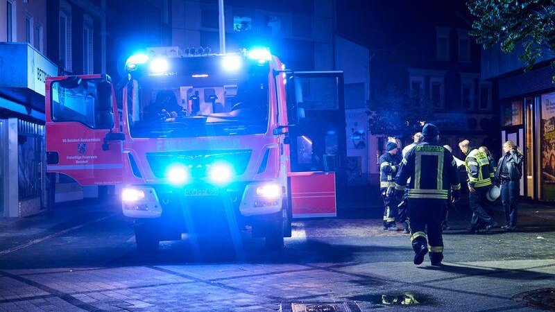 In Betzdorf ist die Feuerwehr am Abend mit einem Großaufgebot im Einsatz.