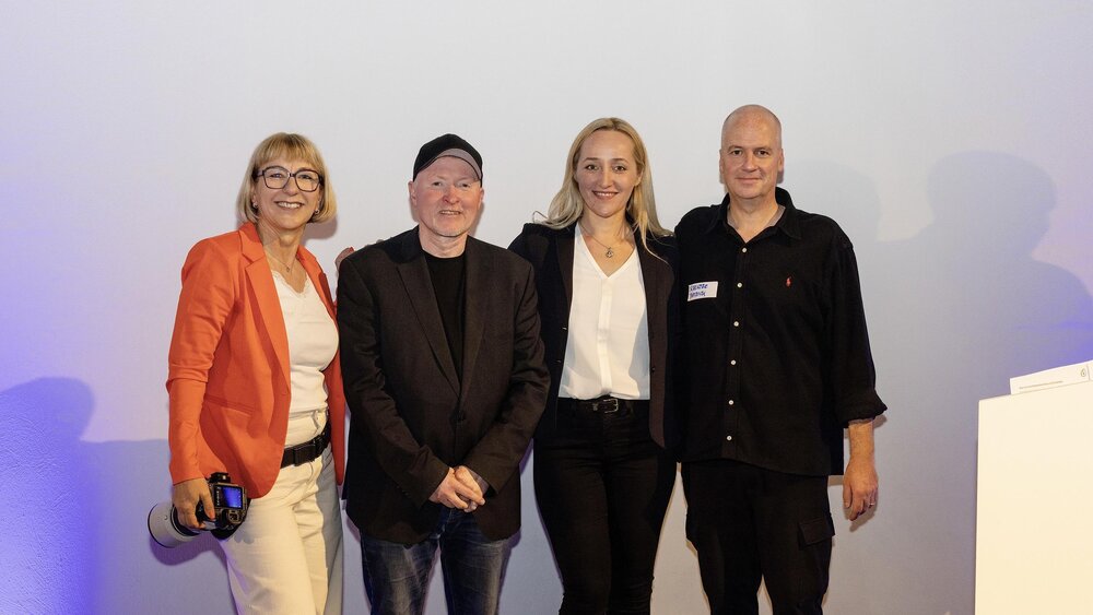 Linked-In Local Hosts und Stargast Joey Kelly ( Von links nach rechts: Karina Schuh, Joe Kelly, Valeria de Graaff, Patrick Schlüter)