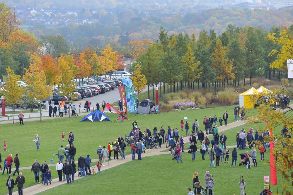 Viele bunte Flugobjekte sollen am 25. Oktober beim Drachenfest auf dem Festungsplateau in den Himmel steigen. Zeitgleich laden das Kulturzentrum Festung Ehrenbreitstein und das Landesmuseum Koblenz zum Herbstvergnügen ein.