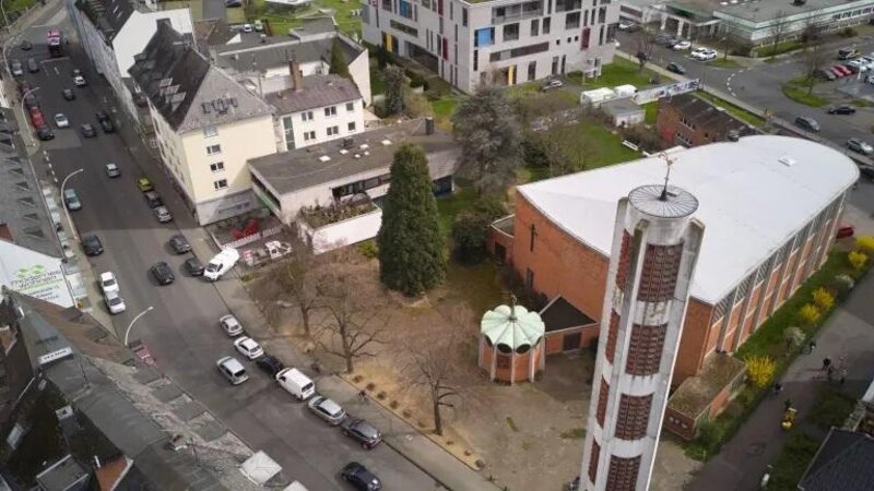 Der Bereich der Moselweißer Straße vor der St. Elisabeth-Kirche wird klimagerecht umgebaut. Ab kommender Woche (KW 5) beginnen die Arbeiten auf dem hinteren Bereich des Kirchvorplatzes.